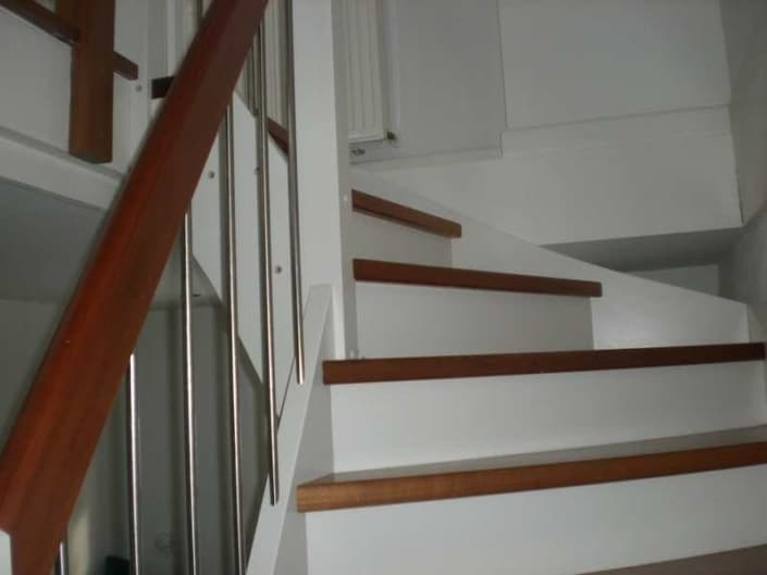 Trapper i hus af træ